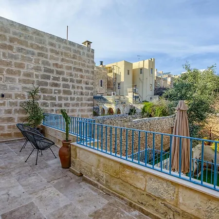 Beautifully Renovated 3br Townhouse Hébergement de vacances Sliema