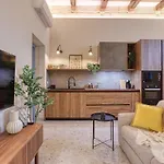 Beautifully Renovated 3br Townhouse Holiday home