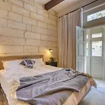 Beautifully Renovated 3br Townhouse * Sliema