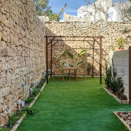 Case de vacanță Beautifully Renovated 3br Townhouse Sliema