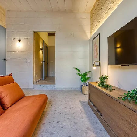 Beautifully Renovated 3br Townhouse Case de vacanță Sliema