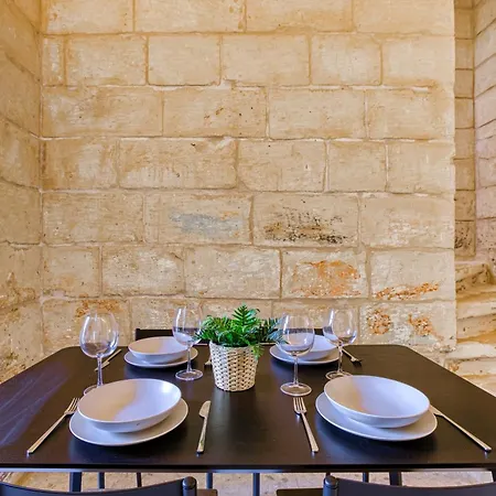 بيت للعطل Beautifully Renovated 3br Townhouse سليمة