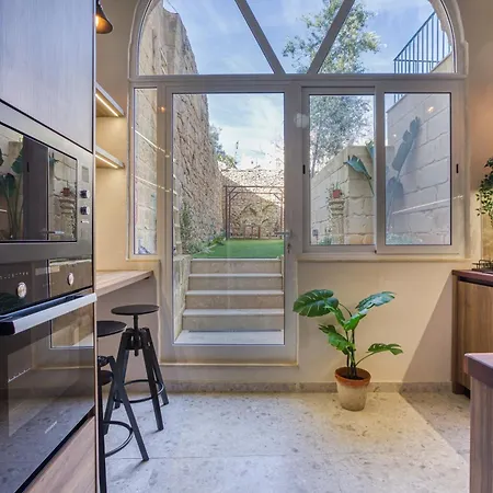 Beautifully Renovated 3br Townhouse