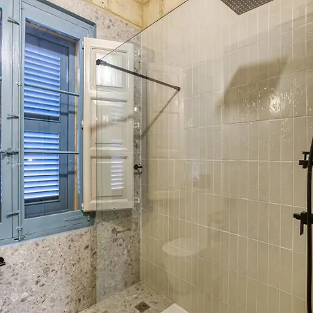 Beautifully Renovated 3br Townhouse * Sliema