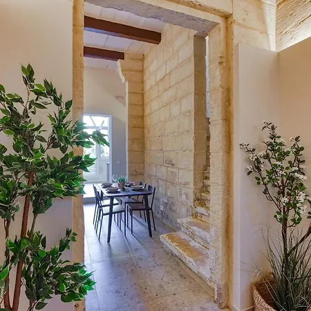 Beautifully Renovated 3br Townhouse *