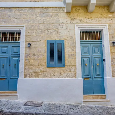 Beautifully Renovated 3br Townhouse