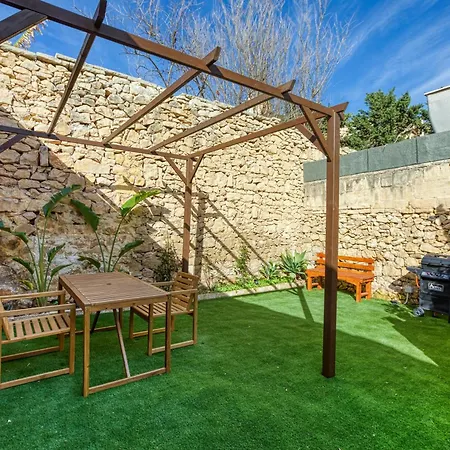 Ferienhaus Beautifully Renovated 3br Townhouse Sliema