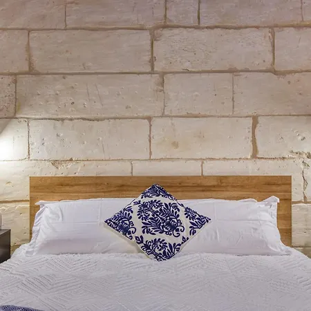 Beautifully Renovated 3br Townhouse Ferienhaus